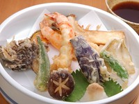旬のタネを丁寧に。
サックリとした食感も本格的なお店ならでは
