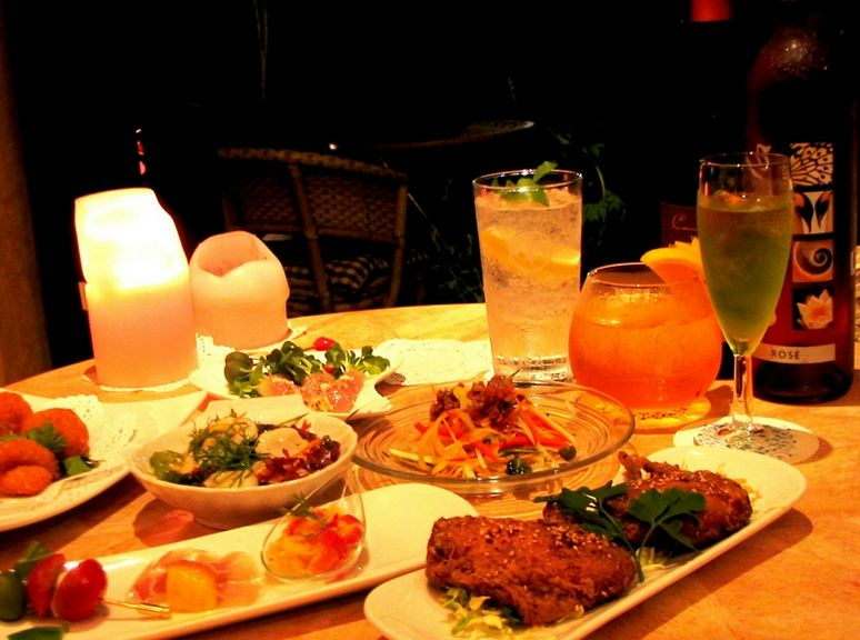 南仏風のイタリアンカフェレストランでオシャレなデートを