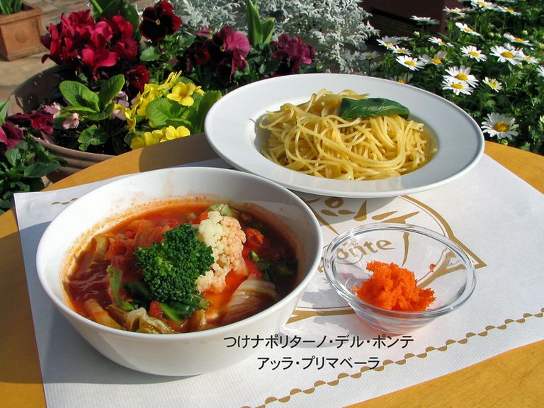 ご当地『つけナポリタン』が大人気!