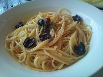 アンチョビとブラックオリーブのスパゲッティー