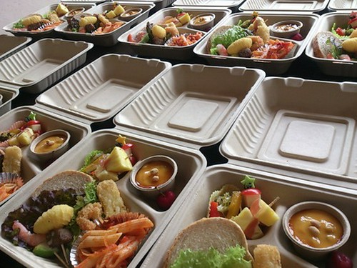 【お弁当】　テイクアウトの弁当もご用意しております。