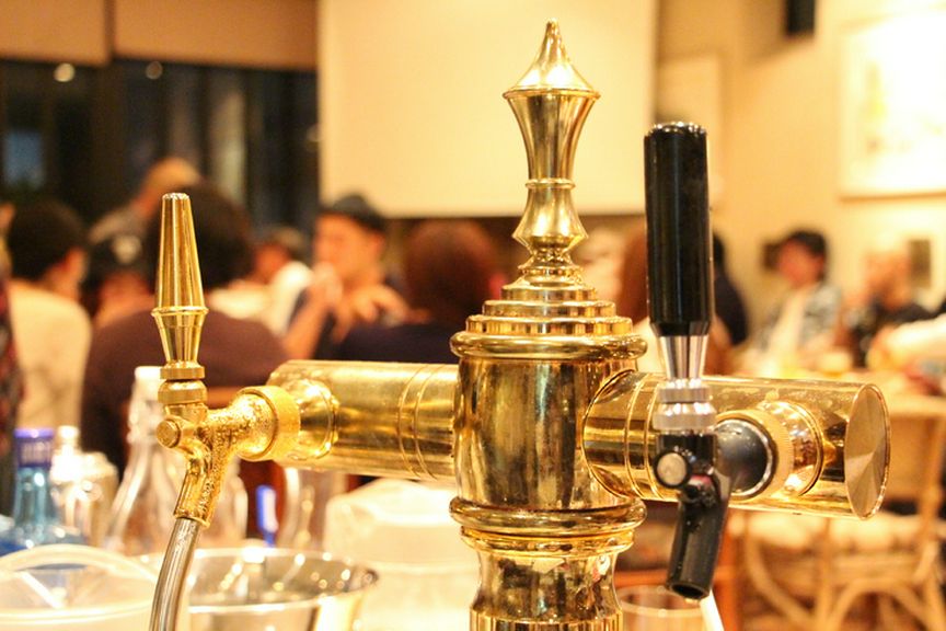 常に賑わいを見せている店内