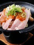 陶板で焼いた香ばしい香りの『トントロのトマト味噌』