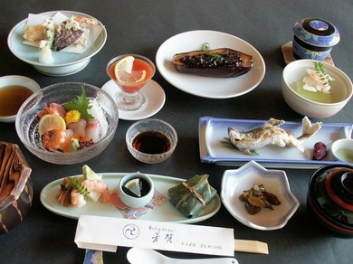 豊橋市内は無料送迎致します。10〜30名様の個室席も御座います。