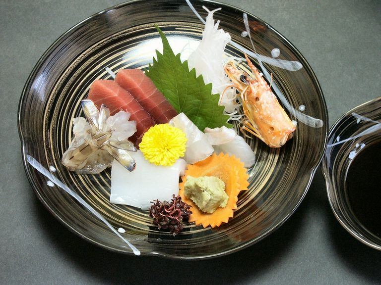 伊良子漁港直送の活け魚や、国産牛など食材を生かした和食を堪能