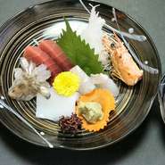 伊良子漁港直送の活け魚や、国産牛など食材を生かした和食を堪能