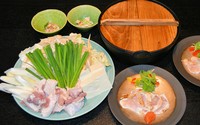 名古屋コーチンモモ肉鍋、むね肉タタキ、ささみ鶏山葵
(2人前より注文承ります）(要予約）
