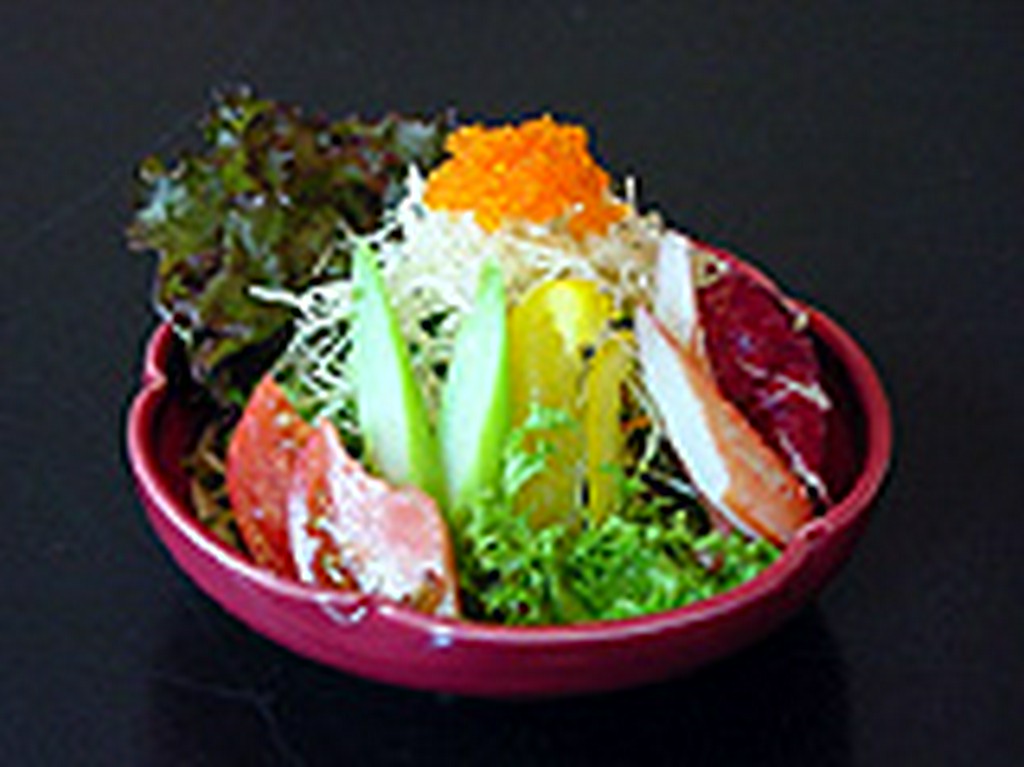 人気の海鮮パリパリサラダ　900