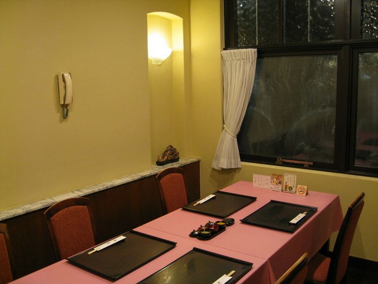 店内 4名様から8名様用のお席