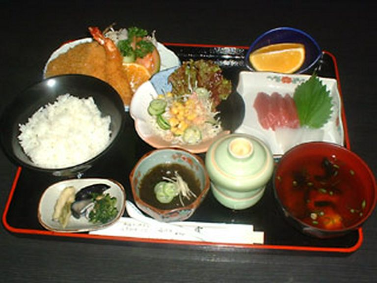 ボリュームたっぷりのランチ小潮