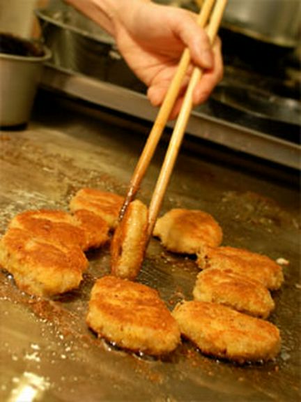 鉄板焼きとんかつの醍醐味です