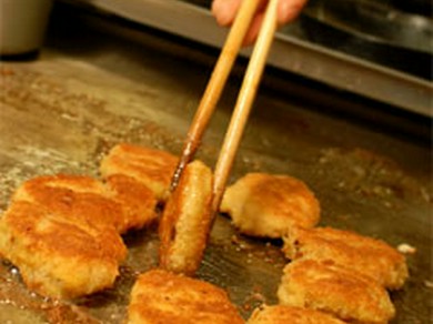 鉄板焼きとんかつの醍醐味です