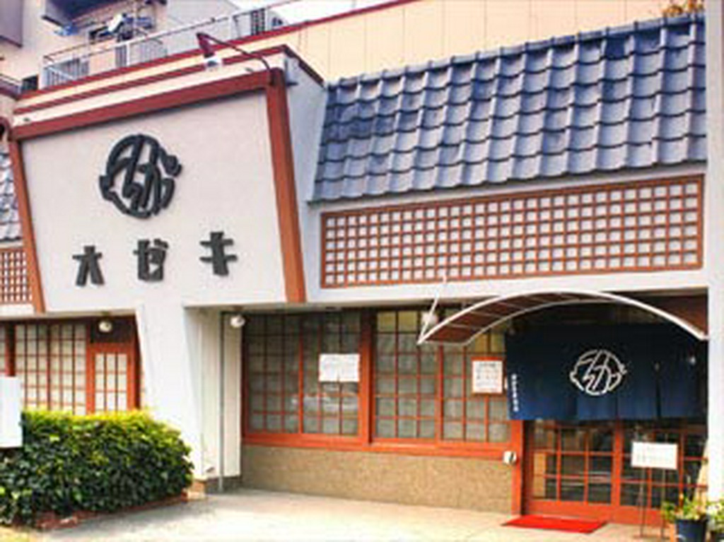 鈍池町3、交差点角スグです。