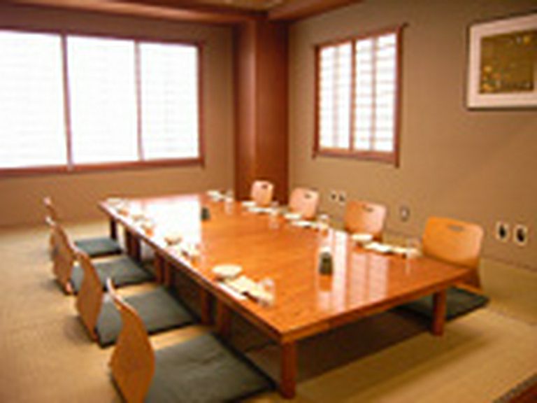 創業50年余浅草魚料理遠州屋の大小7室の和室で美味しい時間を！