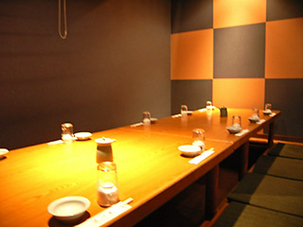 掘りごたつ席もございます。