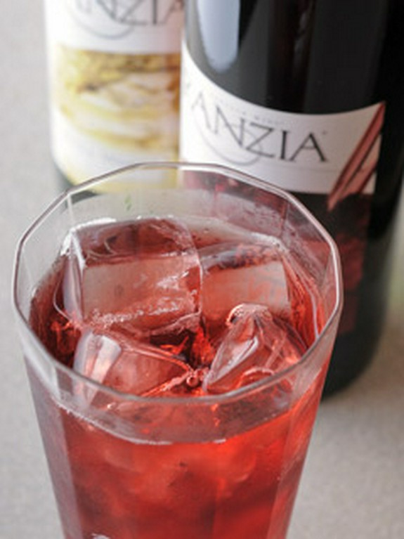 ロック割りで楽しむワインもどうぞ