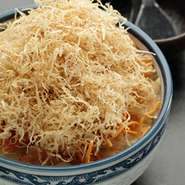 切いかにベビースター（50円）をトッピング～♪　ビールによく合いますよ！