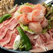 焼肉盛り合わせ＋もんじゃ＋お好み焼き＋焼そば＋あんこ巻き　ボリューム満点の宴会コースです。