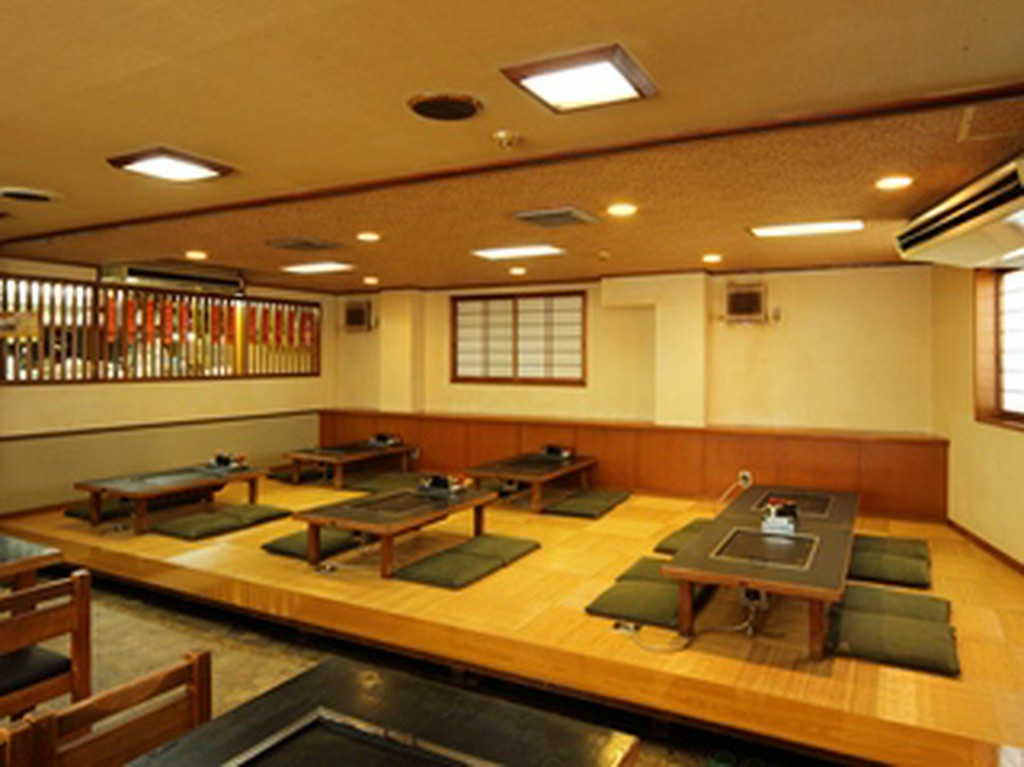 広々とした店内で楽しいひと時を！65名様までのご宴会OKです！