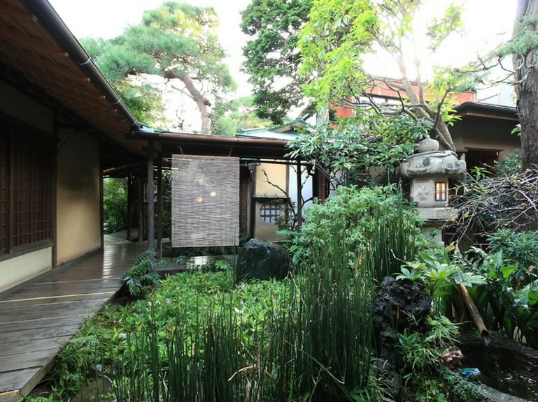 緑溢れる中庭で四季を感じてください