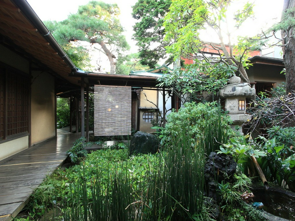 緑溢れる中庭で四季を感じてください