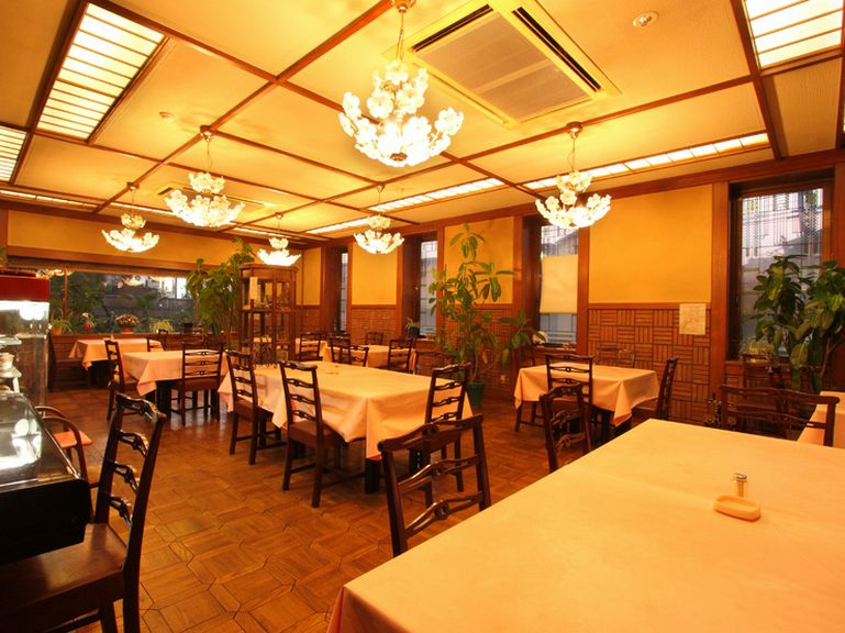 併設のレストランではリーズナブルにお食事ができます