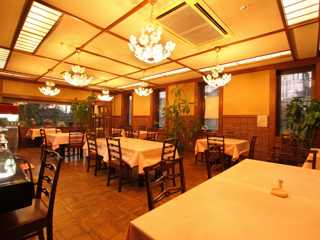 併設のレストランではリーズナブルにお食事ができます