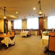 本格的な伊賀肉の味わいは、1階レストランでステーキやアラカルト、2階お座敷で和風テイストのすき焼きでも。コース料理なら、デザートも付きます。二人の特別な記念日には、ちょっぴり贅沢な夜に。