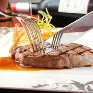 肉のまろやかさを堪能できるフィレ部位を丁寧に焼き上げ、芳醇なフォンドボーソースに絡めました。