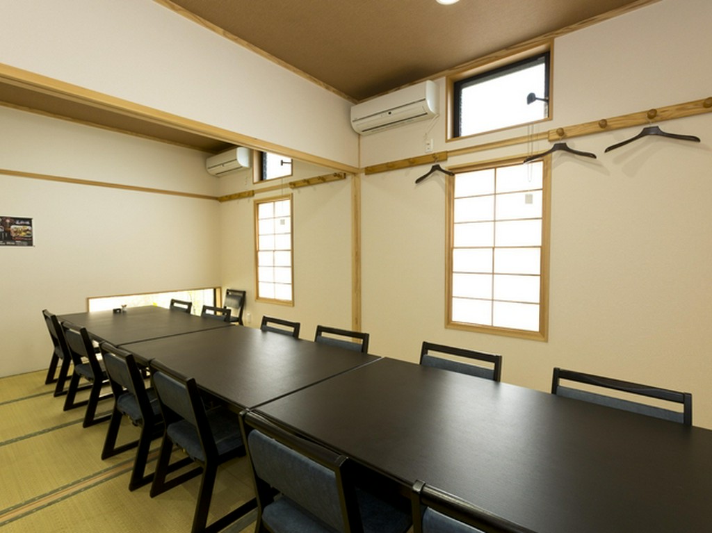 障子やたたみなど、接待や宴会に最適な純和風の昔懐かしい空間