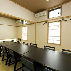 障子やたたみなど、接待や宴会に最適な純和風の昔懐かしい空間