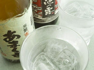 創業100年をこえる「天草酒造」の焼酎をはじめ地元のお酒が豊富