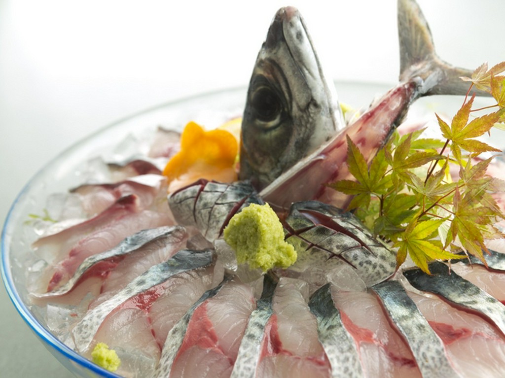 とびきり新鮮だからこそ味わえる美味『泳ぎサバ活造り』