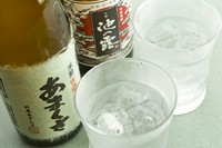 創業100年をこえる天草唯一酒蔵「天草酒造」の焼酎をはじめ地元熊本の焼酎/冷酎/日本酒/ワインを揃えました