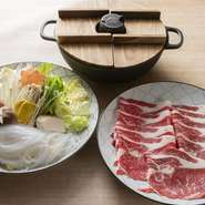 北海道しほろ牛を提供。すき焼きには割り下をご用意しております。