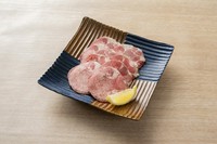 価格は高めかと思いますが、お肉の質、仕入れ値を考えますとお得になっております。画像は二人分です。