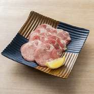 価格は高めかと思いますが、お肉の質、仕入れ値を考えますとお得になっております。画像は二人分です。