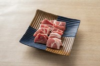 価格は高めかと思いますが、お肉の質、仕入れ値を考えますとお得になっております。画像は二人分です。