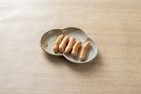 ポークウインナーです。噛むとパリっと皮が弾けます。香辛料の風味が効いております。ビールのお供に是非。