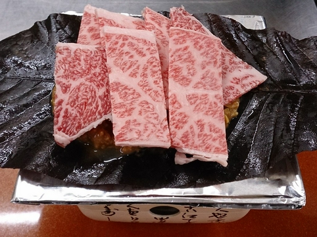 飛騨牛朴葉焼き