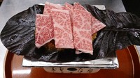 焼肉にも提供しています飛騨牛のロースです。お客様自身に調理していただきます。味噌の風味がたまりません。