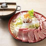 極上肉は1日10人前ほどの予定です、しゃぶしゃぶは当店特製のしゃぶだれをご用意しております。すき焼きは割り下をご用意しております。