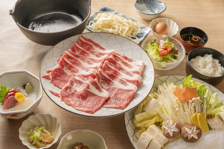 Hidangan hotpot daging sapi domestik