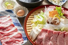 飛騨牛と国産牛の味比べのコースです。しゃぶしゃぶかすき焼きをどうぞ。