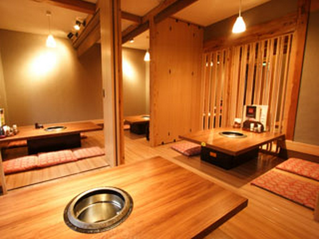 もうひとつの“はなれ”は仕切りがあるので個室にも。