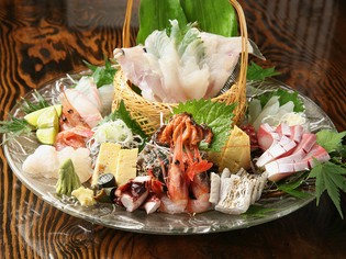 新鮮な旬魚の旨みを堪能『特上お刺身盛り合わせ　〔活造り付〕』