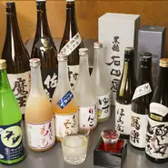 マッコリに焼酎など、焼肉と楽しみたいドリンクメニュー多数。自家製ジンジャーエールを使ったカクテルなど、女性向けのドリンクも多いため女子会にもおすすめです。