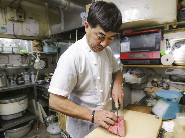 1人ひとりの好みに合わせてお肉を提供する