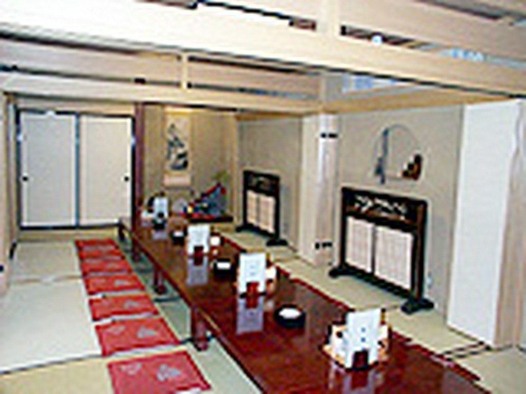 ゆったりとおくつろぎ頂ける店内