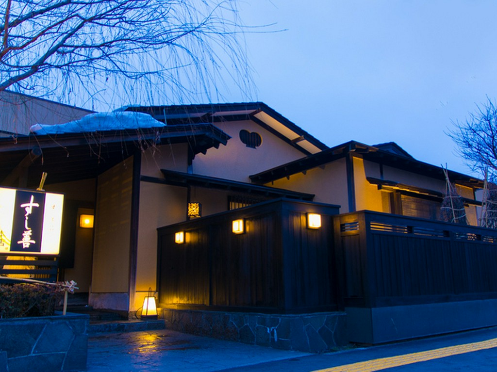 伝統ある老舗の味を心行くまで堪能できるお店です